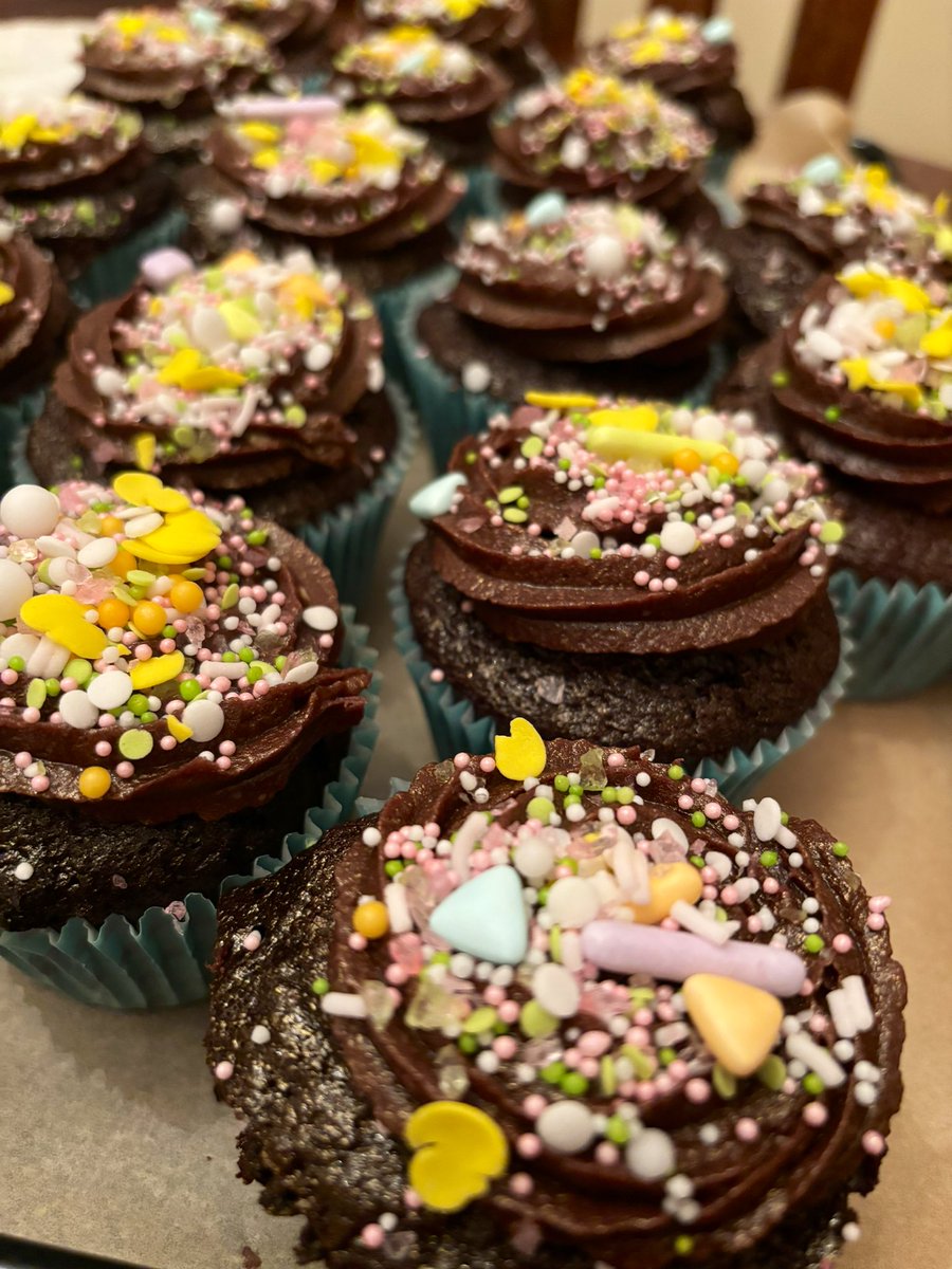 mandevillish's tweet image. Treats for my work peeps tomorrow!!
Chocolate cupcakes with chocolate buttercream frosting ! 😋#sweetthings #Friday #it’s the weekend 🐥
