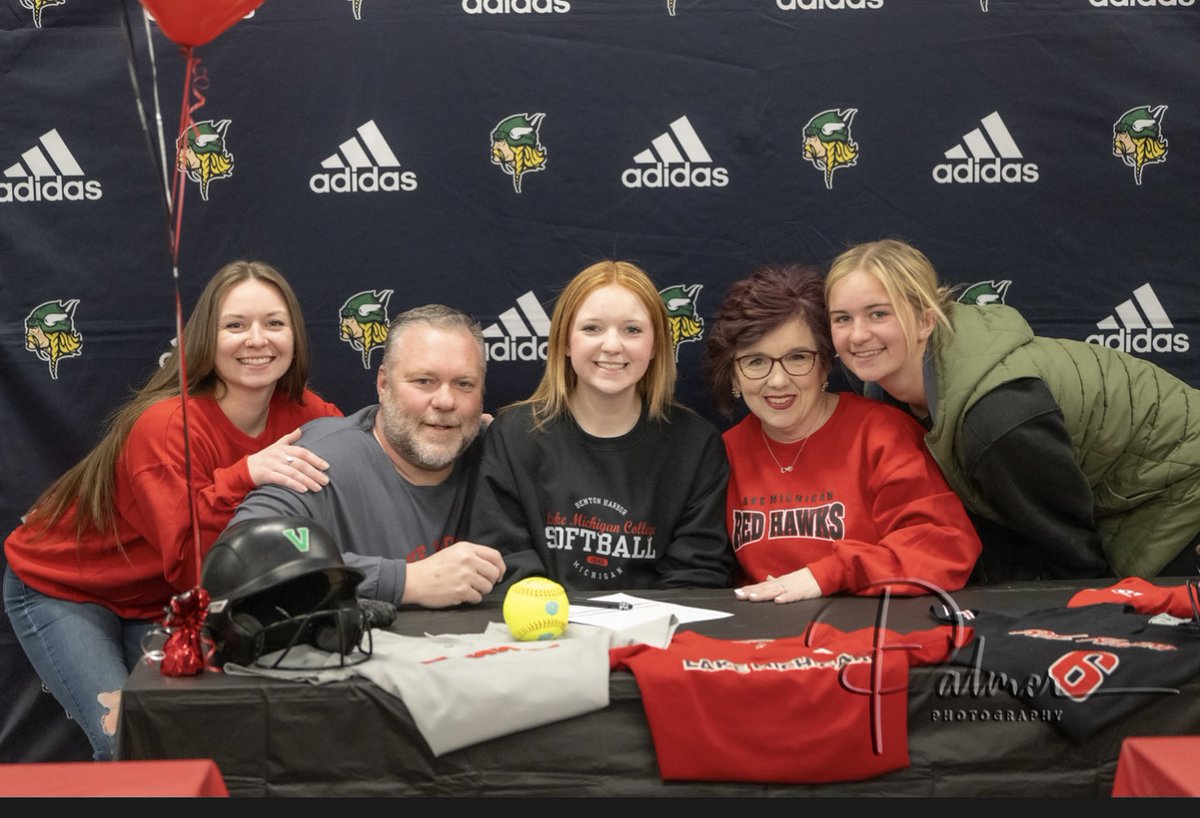 AthleticsValpo's tweet photo. Congratulations to Abbie Iliff!  Abbie will be continuing her academic and athletic career playing softball at Lake Michigan College.  Way to go! @Valpo_Schools @ValpoHS411 @ValpoVikingSB @LakeMichCollege https://t.co/tvxtdOFyLH