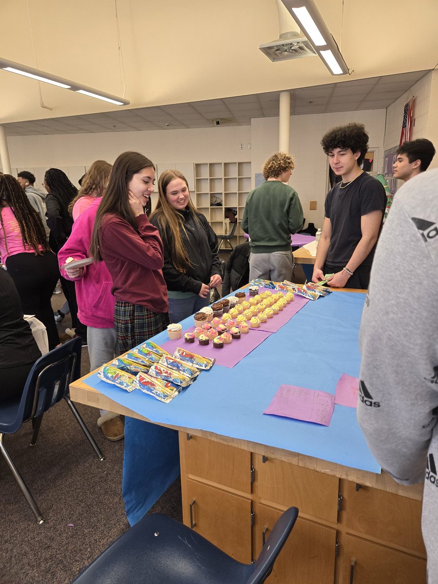 Marketing class invited students to their cupcake competition. Every person got '$1' to spend on whichever 'company' they desired. The marketing groups definitely lured us with their clever lobbying and presentations! @theTwinsburgHS