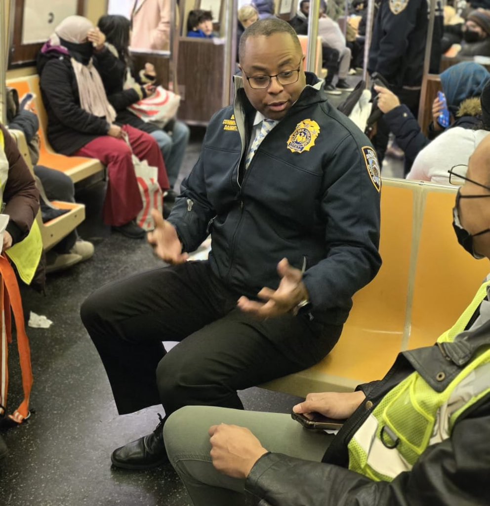 kazdaughtry's tweet image. Real New Yorkers. Real commutes. Real conversations.

This is how we make a difference. This is how we make NYC the safest big city in the USA.

#ChiefsOnTheTrain