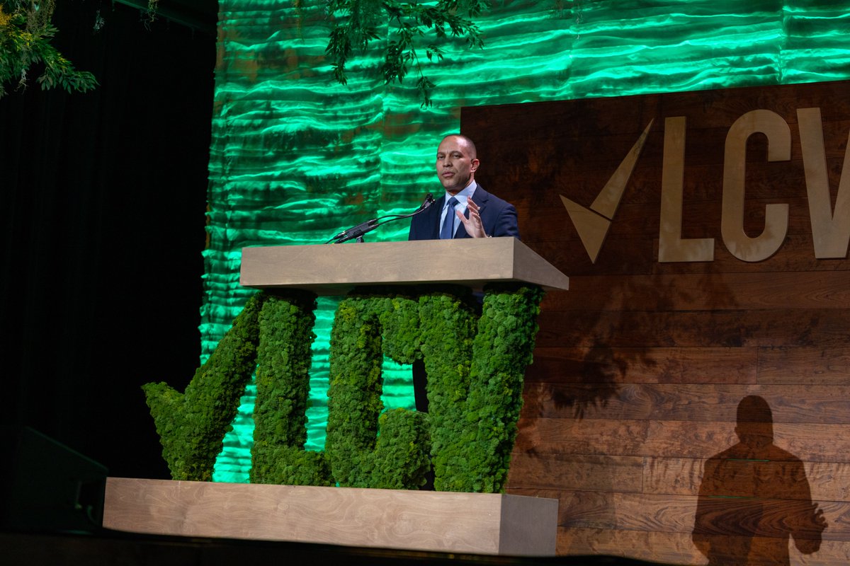 LCVoters's tweet photo. โWe will defend climate progress always & forever. Weโre not going backward, weโre going to keep moving forward for our climate, our children, our country, our planet.โ
Thank you @RepJeffries for joining our #LCVDinner & leading @HouseDemocrats to put people over polluters. https://t.co/06dqaaECVs