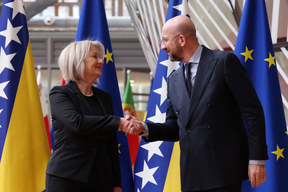 The European Council has just decided to open accession negotiations with Bosnia and Herzegovina. Congratulations! Your place is in our European family. Today’s decision is a key step forward on your EU path. Now the hard work needs to continue so Bosnia and Herzegovina