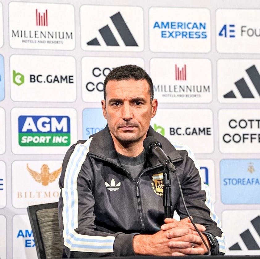 🗣️ Lionel Scaloni en conferencia:

“En un principio habíamos firmado lo de China que eran, a priori, 2 rivales importantes (Nigeria y Costa de Marfil). Se cayeron por cuestiones que no sé ni me meto.

Bajo ningún concepto le falto el respeto a los rivales que nos vamos a