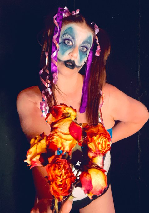 Do you like dead flowers&hellip;.because I do. 😈 https://t.co/WerIc9meHx