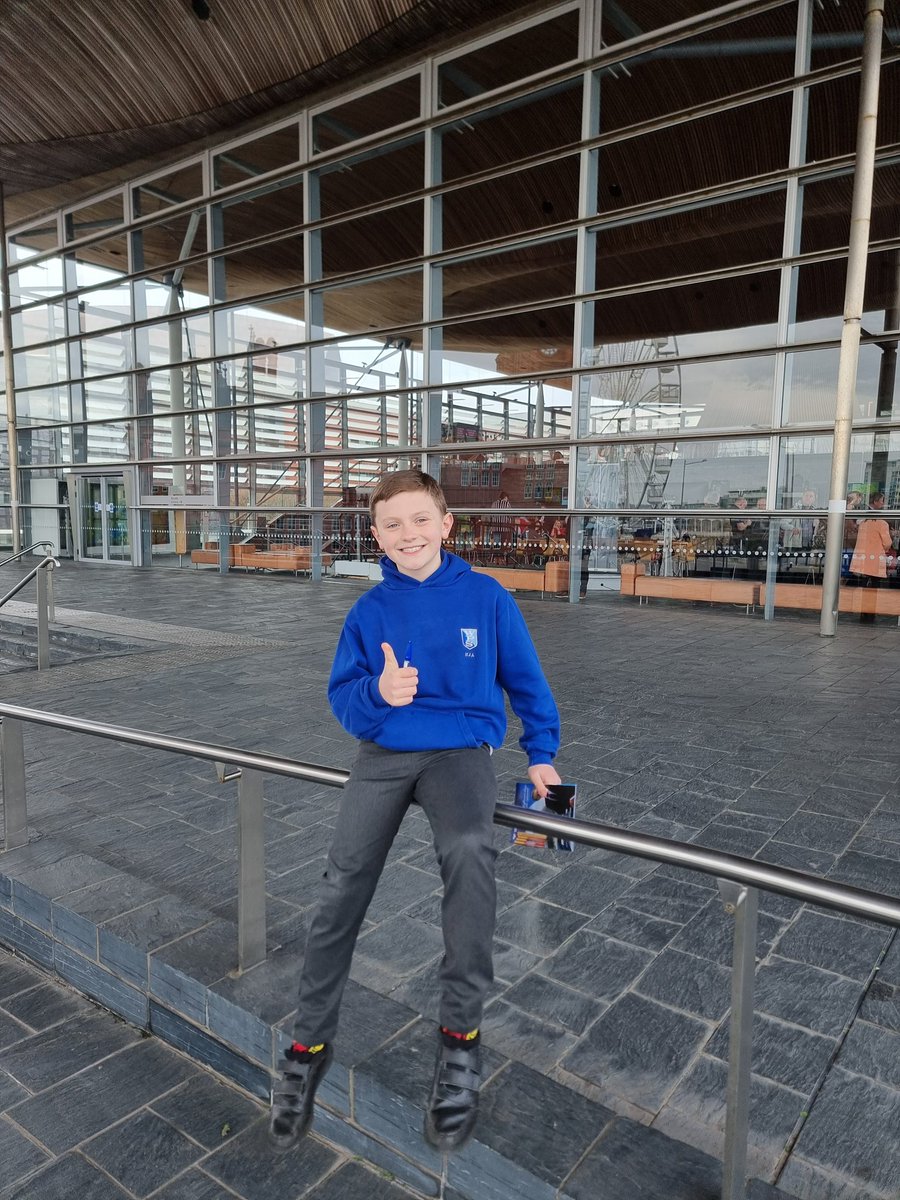Took my son for a special behind the scenes tour of @SeneddWales today. Huge thanks to @JoelJamesSWC for being so welcoming&answering the HUGE amount of questions he'd prepared. He had a fantastic time and is now planning his route into politics. 'Is 10 too young to be PM?' 🙈