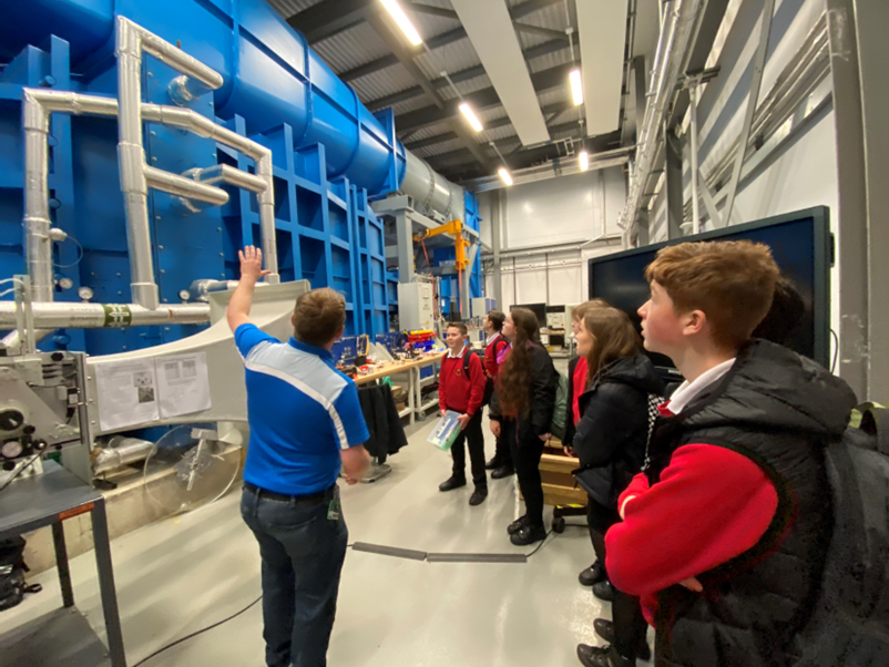 Great to welcome pupils from @PontarddulaisSc into @SUSciEng #BayCampus this week to see our #Aerospace labs and facilities ✈️🛩️