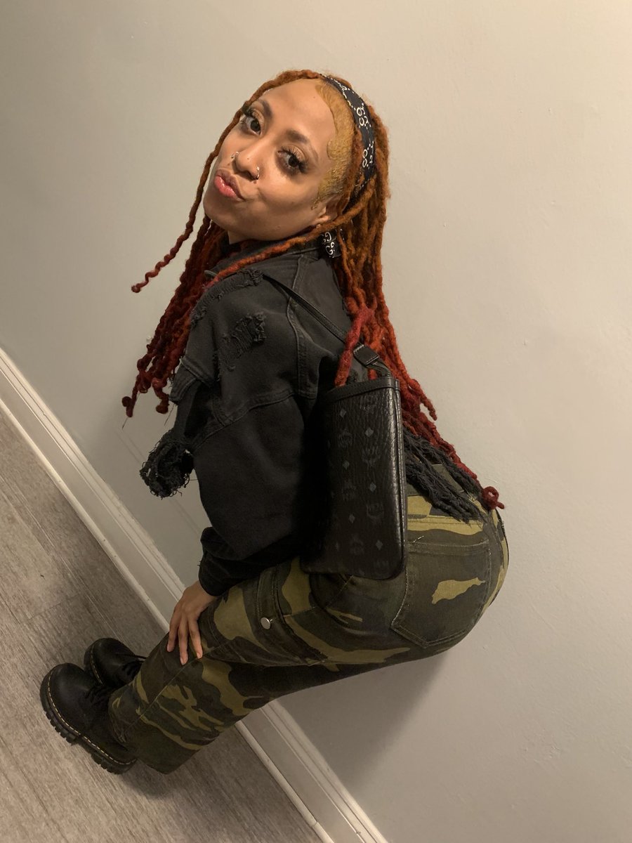 resteasyjoe's tweet photo. I’ll spend the rest of my days lost in this craze for you 💔 sending paper airplanes to the moon #4theloveofjess #longlivetwinface #BOG https://t.co/vg0SDVOsFm