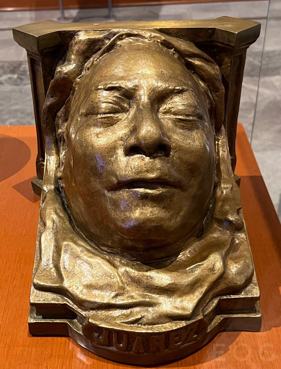 #Efeméride 
La máscara mortuoria del “Benemérito de las Américas”Benito Juárez, quien murió en Palacio Nacional el 18 de julio de 1872 por un ataque al miocardio. Aquí podemos apreciar el verdadero rostro de una de las figuras más importantes de la historia nacional, quien fue el