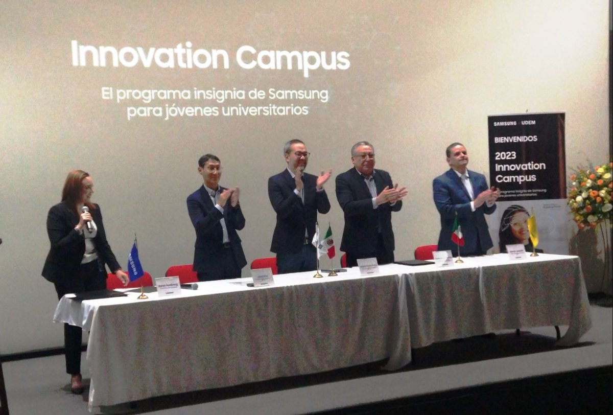 ConalepGbaz's tweet photo. La comunidad académica del plantel, brinda reconocimiento a sus estudiantes por la destacada participación en el #InnovationCampus de Samsung 2023.
@Conalep_Edomex 
#ApasionadamenteCONALEP
#25AñosApasionadamente https://t.co/lSAa70gTPd