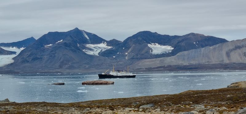 ❄️ A les Illes Svalbard hi ha un Magatzem reserva amb llavors de les plantes del món. També el Campament Barentz -difon tot el relacionat amb ossos polars-. Són continguts del 2n capítol de les Svalbard al 'Sendes', amb @Janonautas. Escolteu-lo aquí: tuit.cat/s5bUi