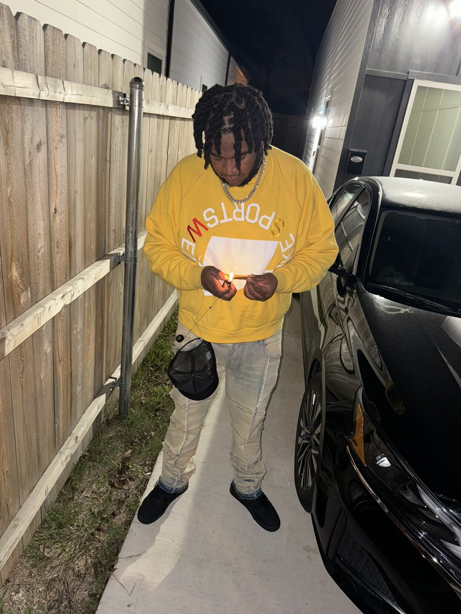 deekxdd's tweet photo. @TheyLuvvLi_ 25 🗣️ Aquarius 📲 https://t.co/kfRVr6qJDy