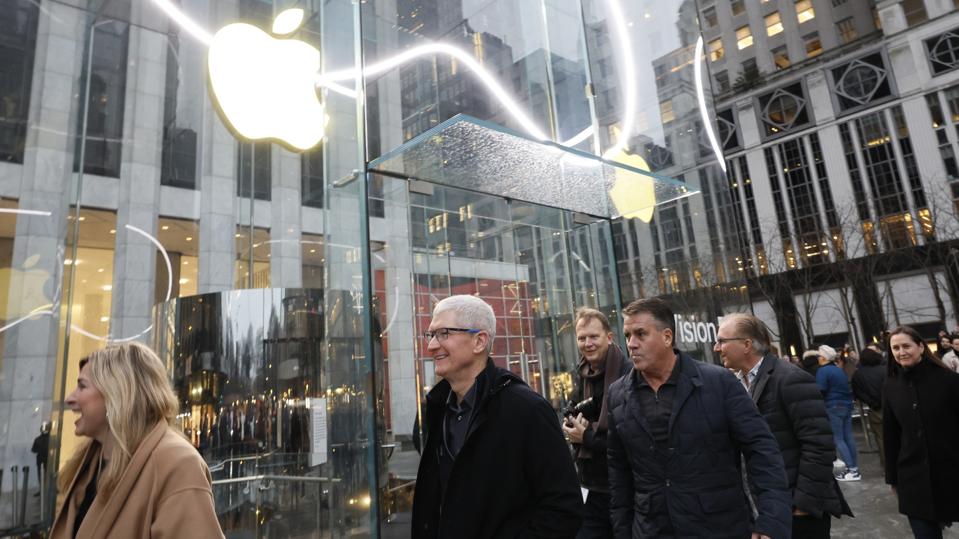 Forbes's tweet photo. Apple Stock Staggers To Worst Day In 7 Months As Microsoft Hits All-Time High
https://t.co/geUgOdKk8V https://t.co/DS9j2BvyAl