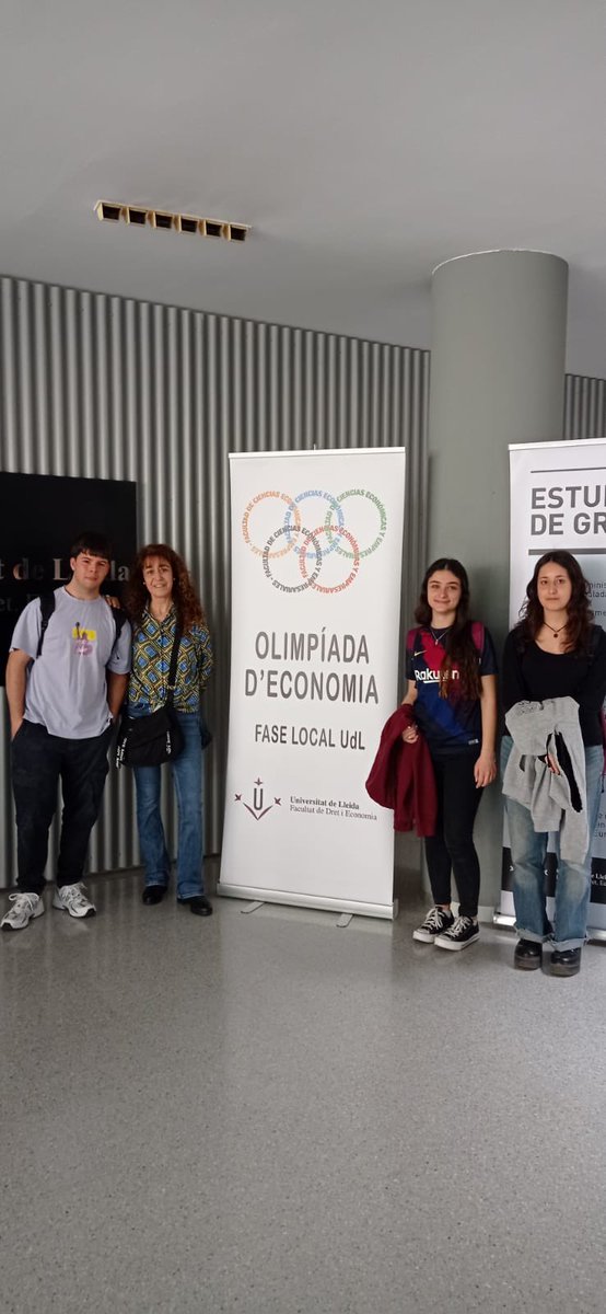 Una representació de l’alumnat d’Economia de l’empresa de 2n de Batxillerat ha participat avui a la fase local de l’Olimpíada d’Economia, organitzada per la Facultat de Dret, Economia i Turisme de la @universitatdelleida

#batxillerat #economiadelempresa #olimpiadaeconomía2024