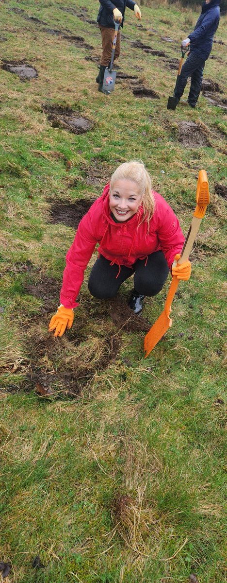 Thank you @ClydeClimateFor for inviting us along.. What a great day to plant 600 trees in Whitecrook 🌳 Creating a new native woodland as part of the wider Clyde Climate Forest initiative. The rain wasn't going to stop us 🌳