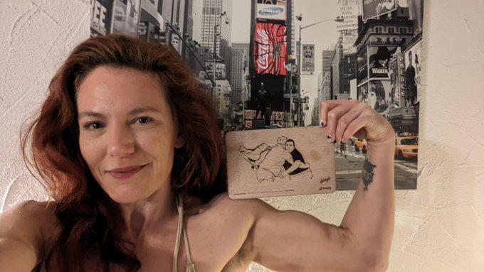 Guys.  There is a small, strange wrestling cutting board and wall art of New York in my Zurich Airbnb<a href="/tag/femalewrestling"class="tags"><span>#femalewrestling</span></a>