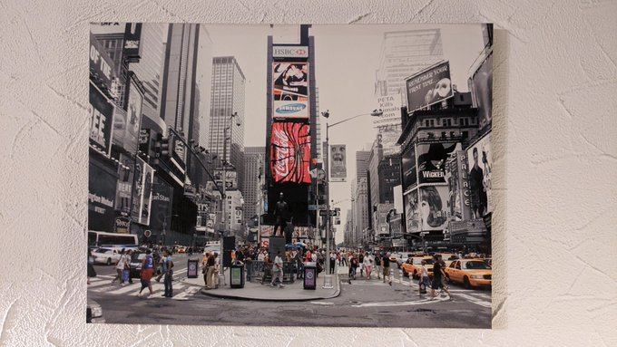 Guys.  There is a small, strange wrestling cutting board and wall art of New York in my Zurich Airbnb<a href="/tag/femalewrestling"class="tags"><span>#femalewrestling</span></a>