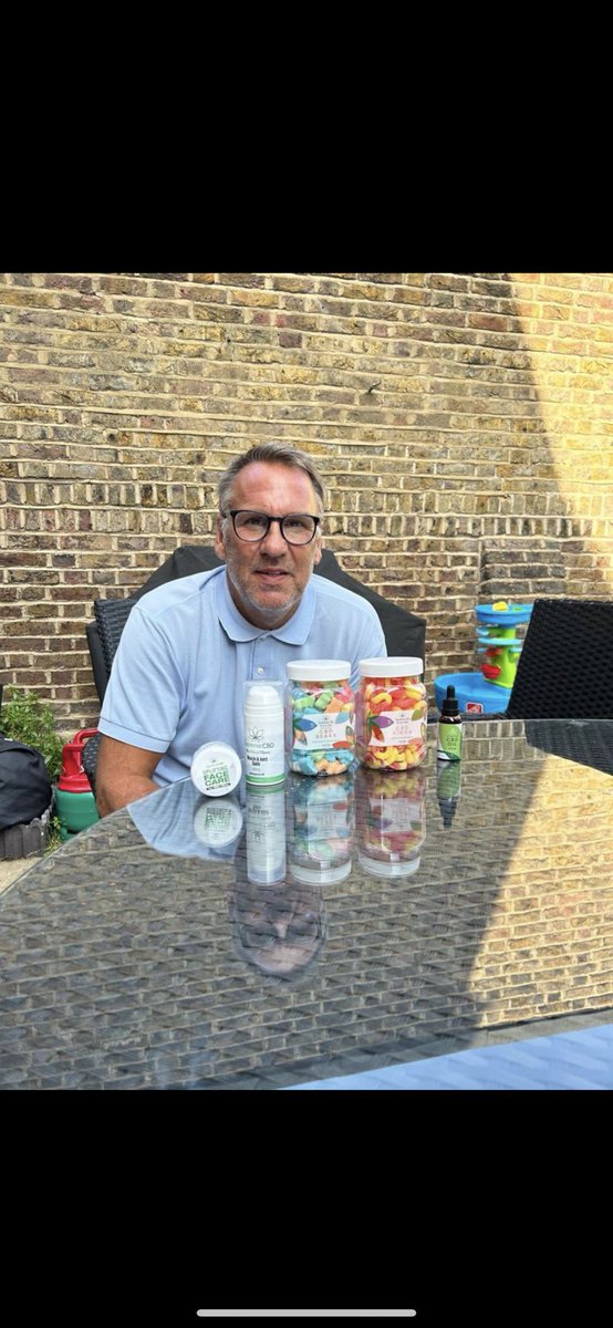 PaulMerse's tweet photo. Retweet and follow @supreme_cbd if you want to try @supreme_cbd free of cost tonight 👍🏻 will help some my followers out who suffer from anxiety/depression any aches/pains or insomnia,  you can all also save 40% here with code Merson40 at checkout https://t.co/MUaFvQtUsC #supremecbd #ad