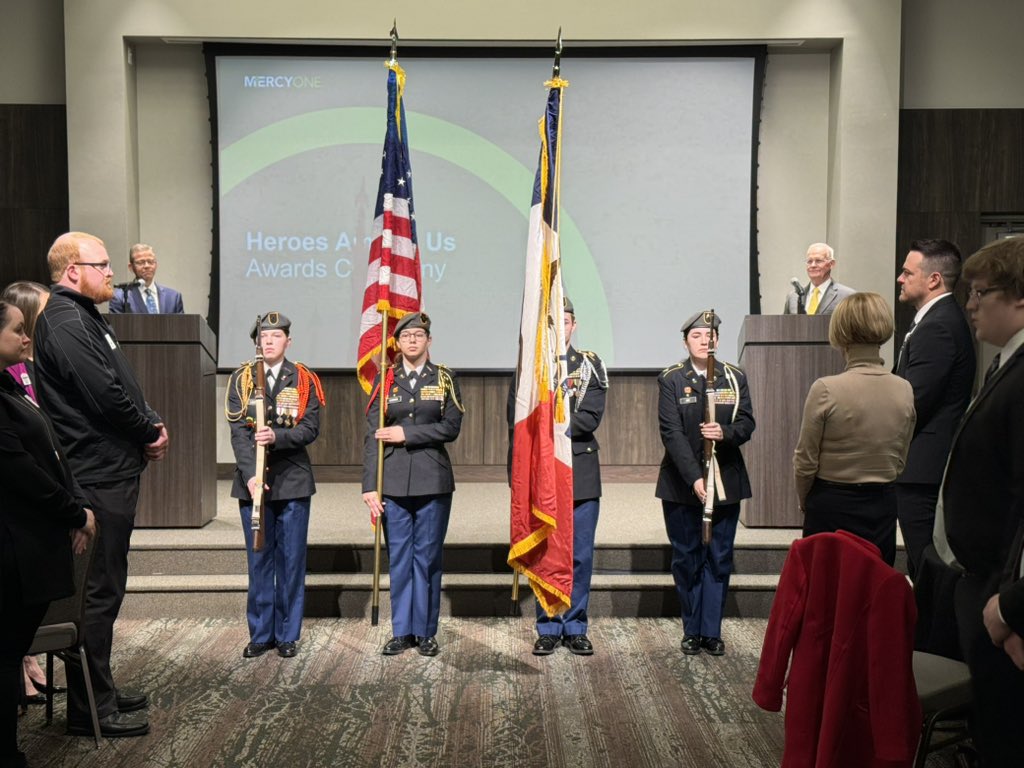 Great to be part of recognizing Heroes Among Us at MercyOne’s annual event! Nice to see East High Army JROTC presenting the colors. 🇺🇸