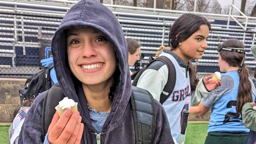 Rain can't keep our junior varsity lacrosse team away from practice! They even enjoyed a celebration 🧁 together. 👏👏 Keep up the good work! #GoGreeley #WeAreChappaqua