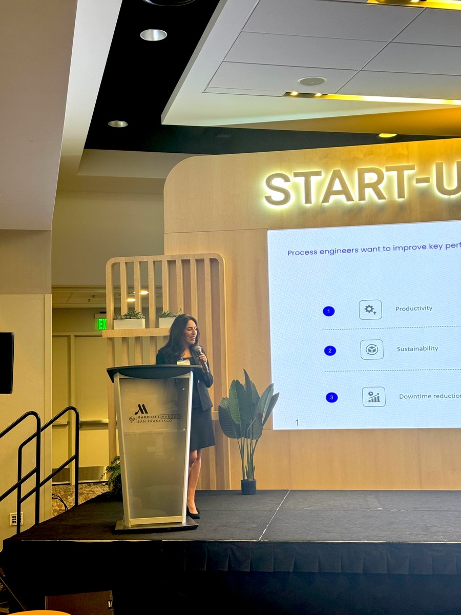 Today at the #FutureFoodTech event, Sepideh, from the Basetwo team, brilliantly showcased our #AICopilot, highlighting how it helps reduce waste and enhances the quality profitability of every batch! 🍽️

 A huge thank you to @PlugandPlayTC for organizing this prestigious event!