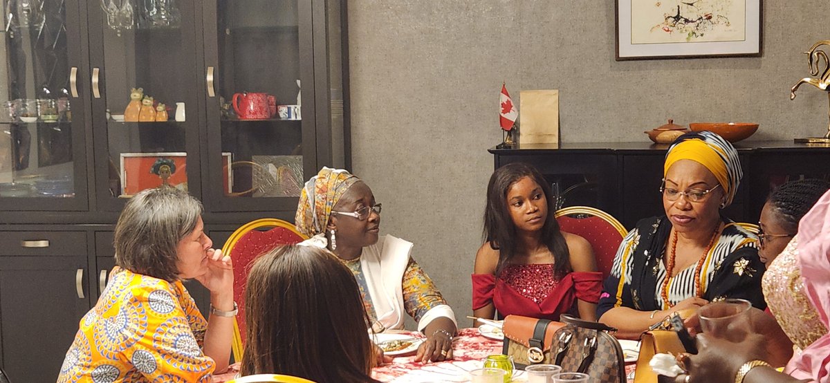 CanEmbBFA's tweet image. The @CanEmbBFA official residence hosted a networking evening that brought together leaders for a day including our Ambassador Aïcha, their counterparts and   women leaders from #BurkinaFaso in various sectors.
🙏Thank you to all!
Canada is proud to strengthen #womensLeadership.