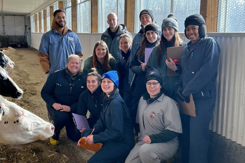 We were so happy to host veterinary students from around the world, including @RoyalVetCollege, for a week-long Dairy Welfare Rotation in February, funded by @SaputoInc. Learn more about Yuri Burton’s experience: uoguel.ph/4u4g5