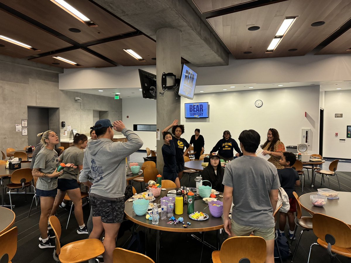 Shout out to @HAUPIAAatCal for their successful Spring Fling and Easter Egg Hunt event last night. Thank you to all staff, student-athletes and coaches for being in community with HAUPIAA and @CalAthletics! Looking forward to keeping the momentum going in May for AAPI Heritage…