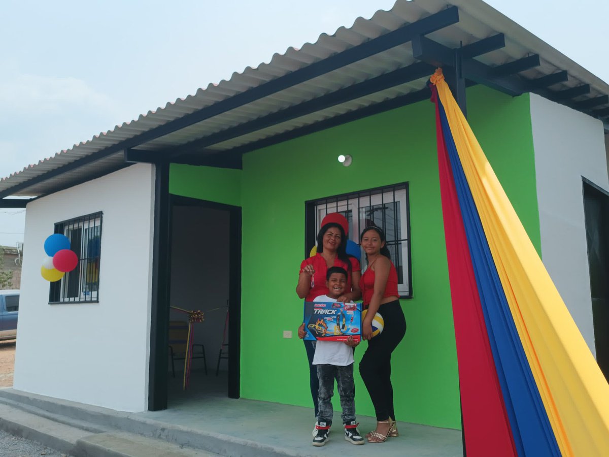 #Entérate | La #GMVV desde el edo. #Lara hace entrega de 6 viviendas aisladas a familias larenses en el mcpio. Morán de la pquia. Bolívar, gracias al Gobierno Bolivariano y al Pdte. @NicolasMaduro por el #Bienestar del pueblo venezolano y la Patria nueva #UnidosHaciaLaGrandeza