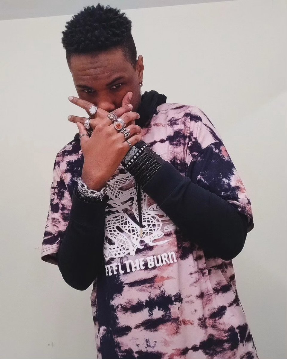 Malik_Nova96's tweet photo. "They Thought I Wasn't Gonna Make It, But I'm Up Now."
πΈ: yours truly
#headshots #modeling #model #printmodeling #printmodel #actor #photography #photographer
#artist #fashion #punk #punkstyle #punkfashion #alternative #alternativefashion #goth #gothboy #gothfashion https://t.co/SLkzU5tB6P