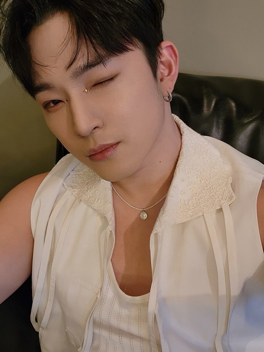 24.03.21 ||💭
تحديث ليدو علي بابل 🐥:

ذكرى سنوية خامسة سعيدة للمونييز !!!!!!!!!!!

♡♡

واو لا أستطيع أن أصدق أنها الذكرى الخامسة لكم ..

لقد كبرتم جميعًا الآن

الشعور بالفخر

-𓂀
#ONEUS <a href="/official_ONEUS/">ONEUS</a>