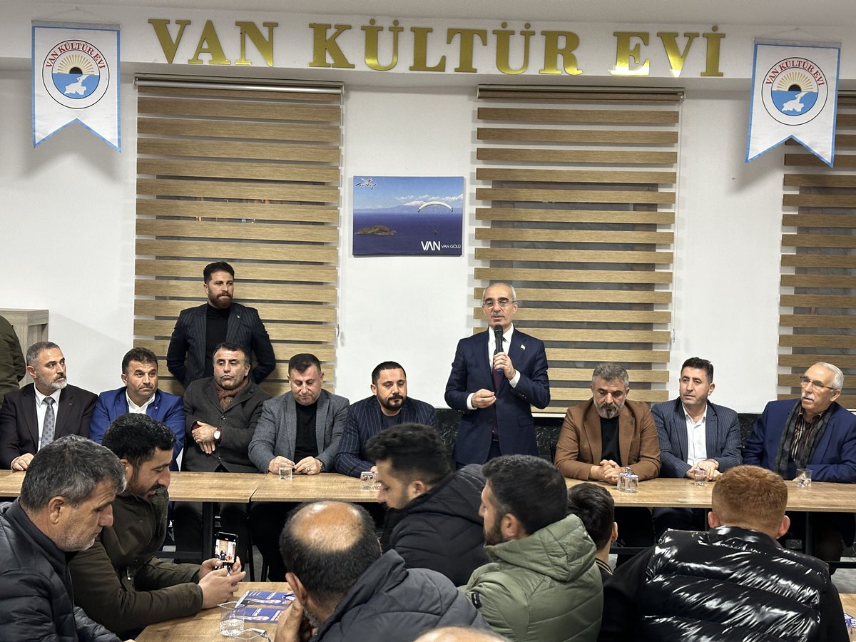 hamit_oncu's tweet photo. Dostane bir sohbet eşliğinde Ramazan ayının geceleri bir başka güzel…

Gönülden gönüle çay sohbetlerimizi Van Kültür Evinde Vanlı hemşehrilerimiz ile birlikte yaptık. Vanlı dostlarımız her zaman olduğu gibi bugün de bizlere ve projelerimize gönülden inandıklarını gösterdiler.

Yönetim kurulu başkanı Fettah Turgut ve Vanlı dostlarımıza göstermiş oldukları misafirperverlik için teşekkür ederiz.

Biz birlikte çok güzel bir hikayeye yazmaya geliyoruz!

#EsenyurttaÖncü
#Sadeceİstanbul
#GerçekBelediyecilik
#HazırızKararlıyız