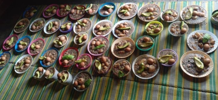 NutritionistsRw's tweet photo. Sharing balanced, diversified &amp; delicious meals with young children as well as educating parents on it's role to combat  #Stunting is 1 of the key actvtz throughout the #NutritionMonth2024. 
 Community members benefit #fruitrees too. This is @BumbogoS / @Gasabo_District https://t.co/ghydDk6W8u