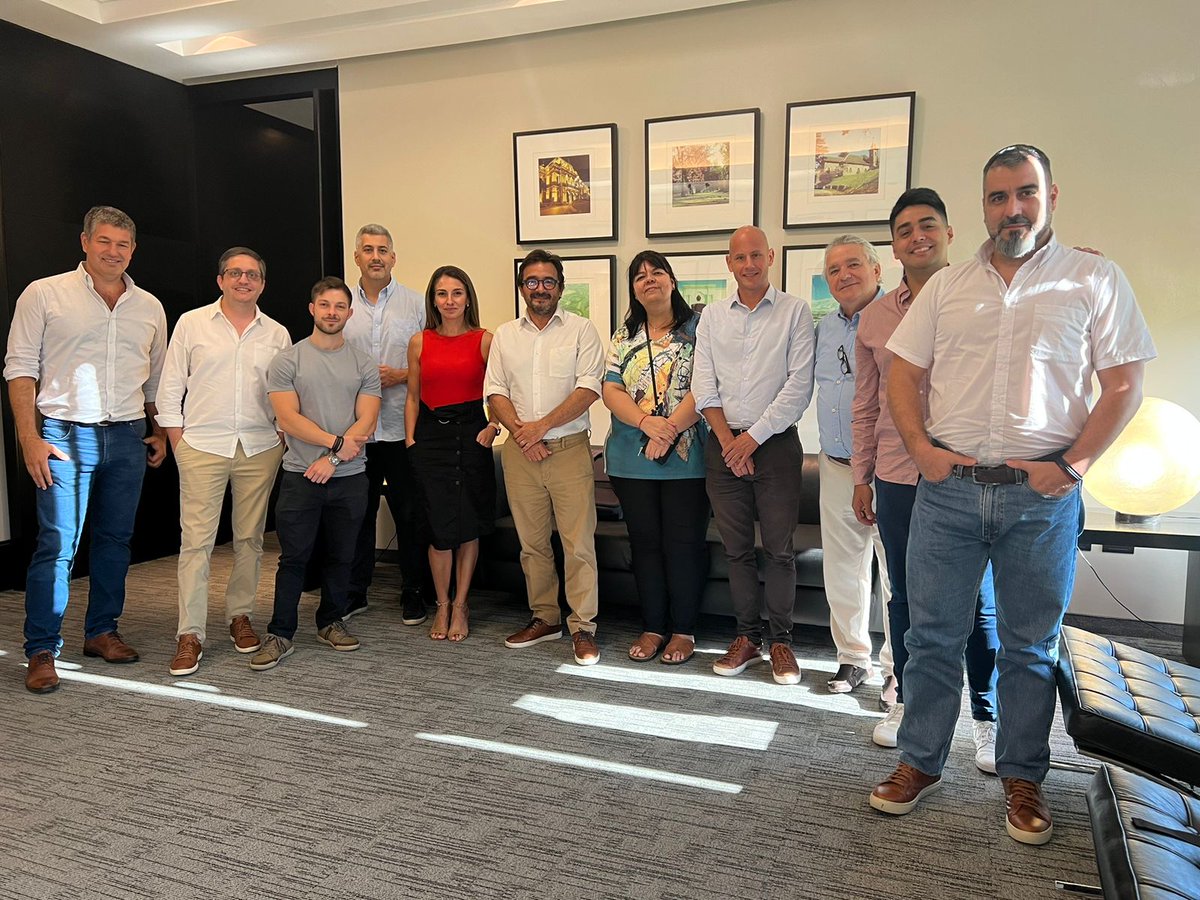 Reunión que mantuvimos con autoridades del Banco Macro, orientadas al desarrollo de proyectos Digitales, liderado por su Gte; Guillermo Merediz, con el especialista en Desarrollo Tecnológico, <a href="/cpallotti/">Carlos Pallotti</a> , para abordar temas que permitan potenciar al desarrollo de las empresas.👏