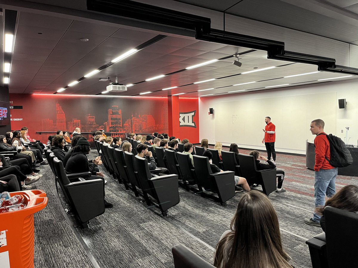 UC Athletic Training (@uc_atrain) on Twitter photo CAHS had a great time hosting Fairfield High School students and running them through some labs as well as touring the athletics facility! Big shout out to our Pre-AT students who took charge and led our mini-labs! And thank you to <a href="/AaronHimmlerAT/">Aaron Himmler</a> for telling everyone about AT! CAHS had a great time hosting Fairfield High School students and running them through some labs as well as touring the athletics facility! Big shout out to our Pre-AT students who took charge and led our mini-labs! And thank you to <a href="/AaronHimmlerAT/">Aaron Himmler</a> for telling everyone about AT!