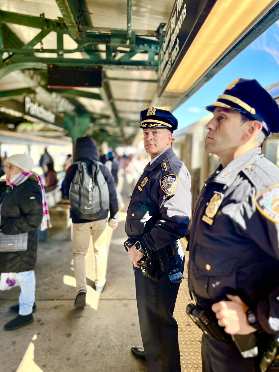 Today, Chief Rivera was on the train with everyday New Yorkers trying to get to their destinations safely. It was nice to engage with commuters & hear what they had to say. We’re committed to ensuring the safety for all. Thanks to the officers working hard to keep everyone safe!