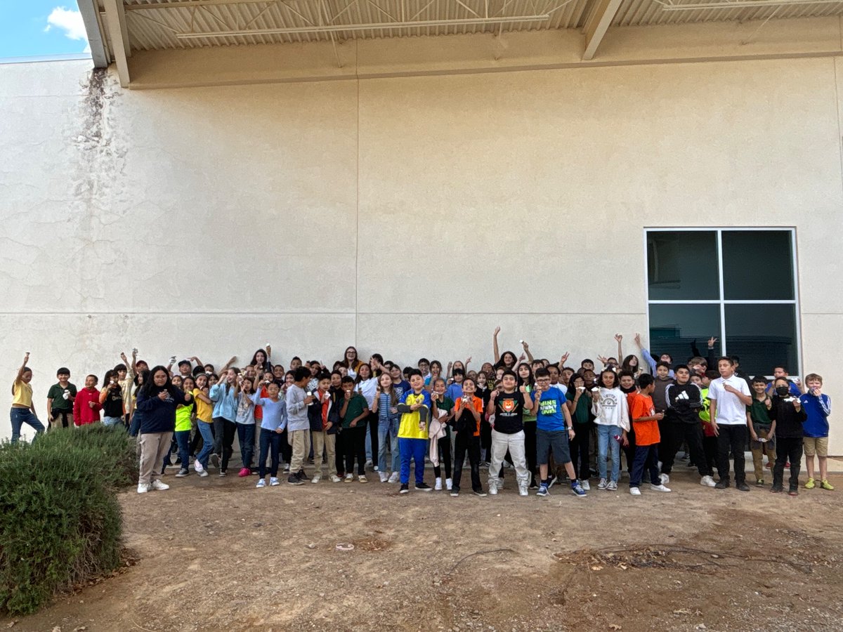 🦁❤️📚🍦🍨When close to 100 kids complete your reading challenge , you have to take your ice cream social outdoors! #NxtLevel #SISD_Reads <a href="/myONreader/">myON by Renaissance</a> <a href="/CJ_Lions_CJES/">Chester E Jordan</a>