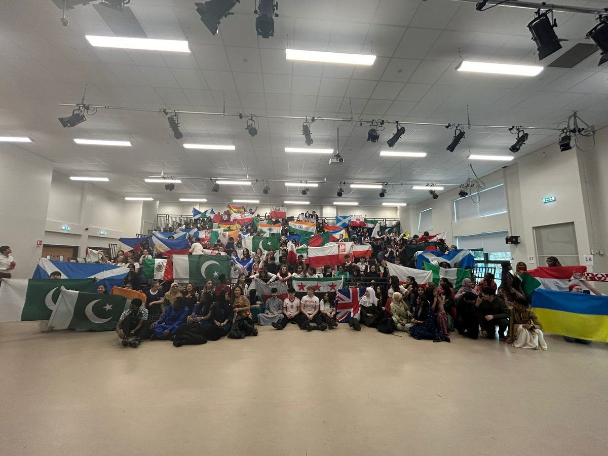Holy Rood RC HS tweet media