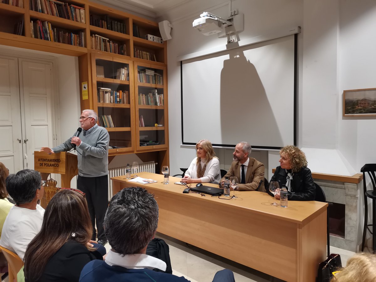 ForoEduCan's tweet photo. Un momento del acto conducido por Ramón Ruiz, presidente del Foro, que contó la presencia consejera de Educación en aquel momento, Rosa Eva Díaz Tezanos, y el actual consejero, Sergio Silva. https://t.co/wYO1biNmRs