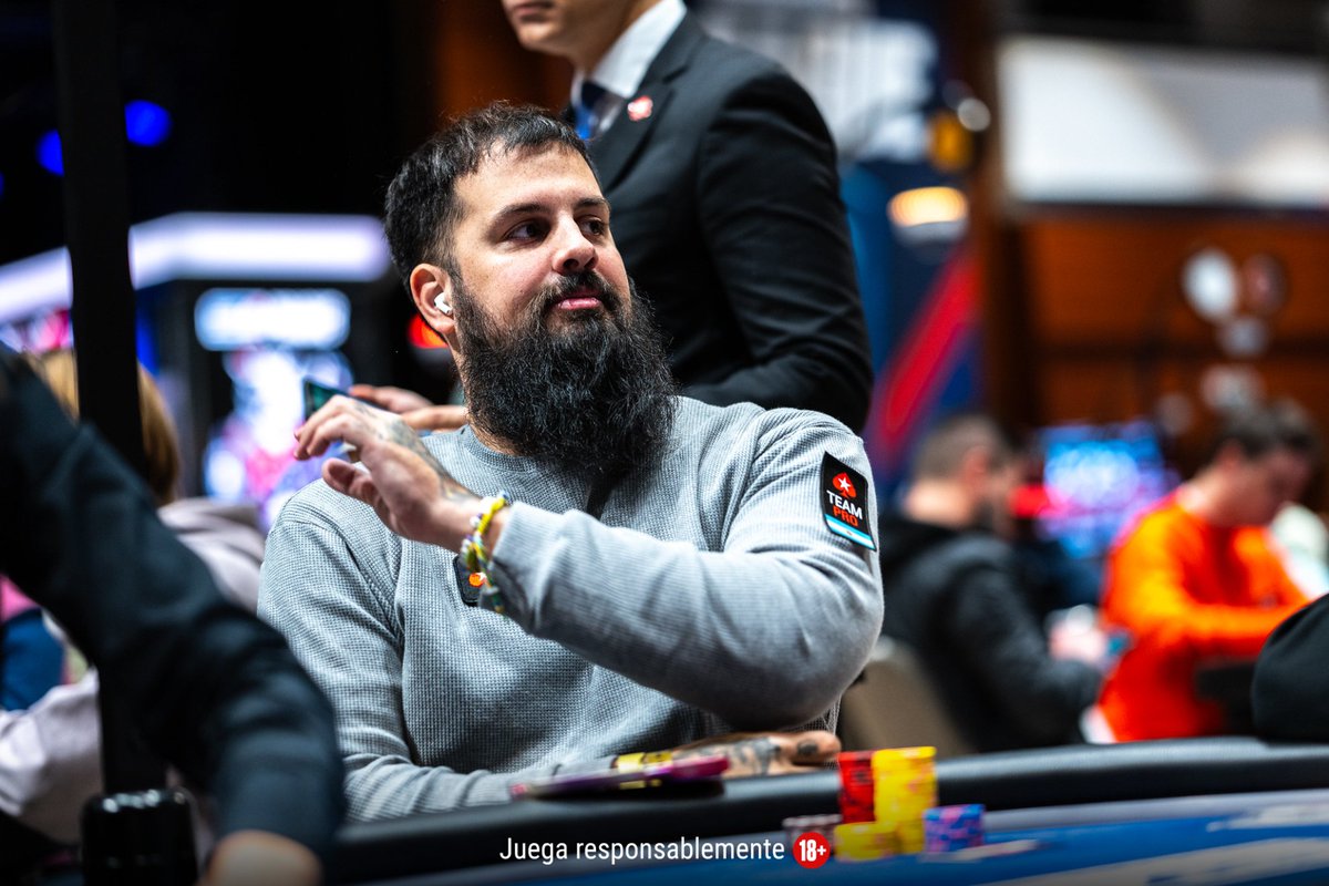 Para el tío, la bestia <a href="/PapoMcArg/">BESTIA Papo MC 🔥🦅</a> 🤟 acaba de ver 👀 que fueron all in Pre Flop con Jotas! 😅

Y ustedes, qué opinan? 😏