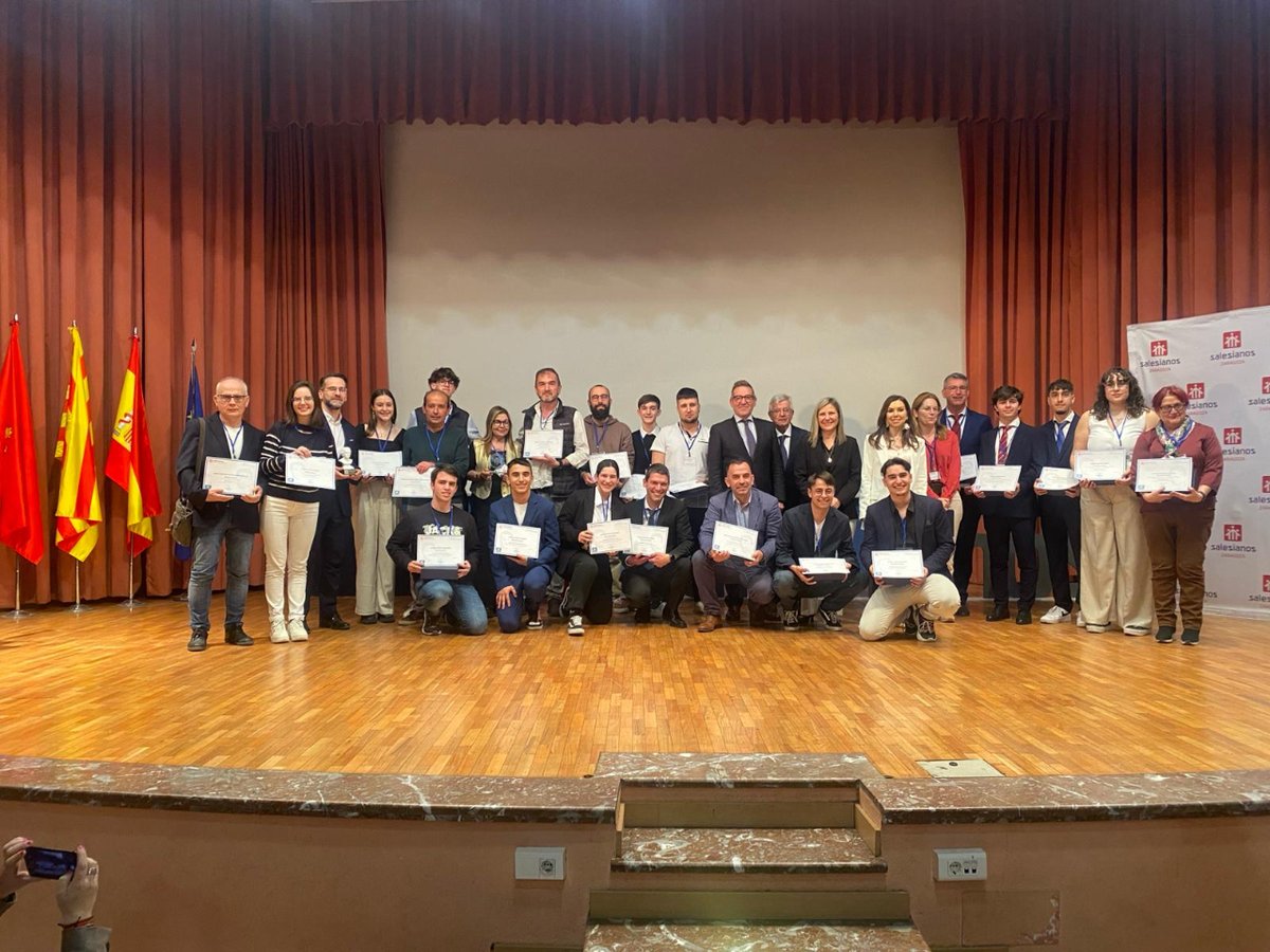 La presidenta de las Cortes respalda el compromiso con el talento joven y asiste la 37 edición del Premio Nacional don Bosco a la Investigación e Innovación Tecnológica, en <a href="/salesianosZAR/">Salesianos Zaragoza - #SomosFuturo</a> #PdB37 ed.

📋 cortesaragon.es/Nota-de-prensa…