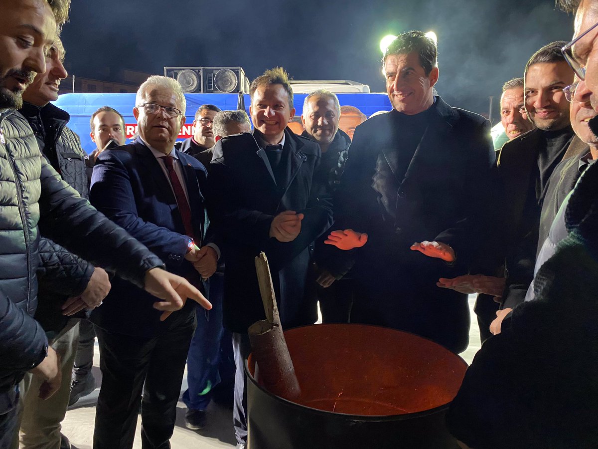 📍Kayalar Toki Kayalar Mahalle'mizde mahalle sakinlerimiz ile bir araya geldik. Kayalar kararını verdi; Ekrem Başer diyor.