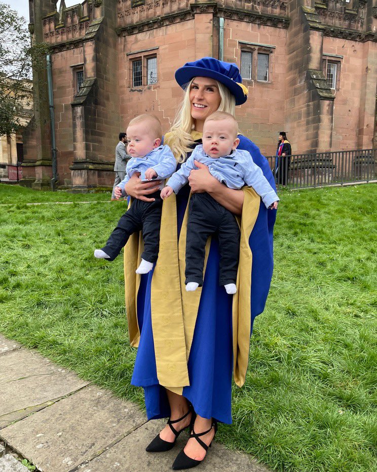 Having a photo with my twin boys on my graduation day gave me the motivation to write up my PhD whilst pregnant (it was tough 🙃) Today was the day that photo happened! 🥹🥹