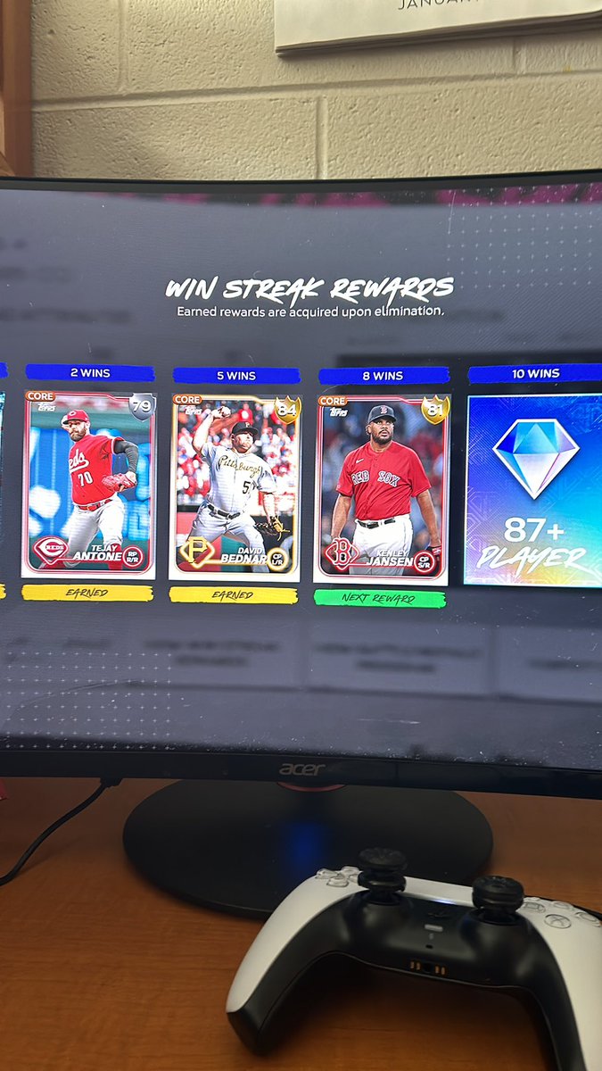 matthew_go42010's tweet photo. @MLBTheShow what is this??? Why am i getting a gold for my 8 win in br?? https://t.co/gDOW71nWCV
