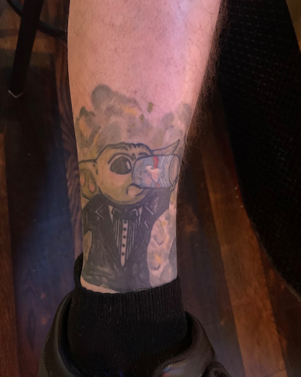 MTKYColdSnacks's tweet image. does this make any sense? NO! do we love it? YES! spotted in PDX duh.