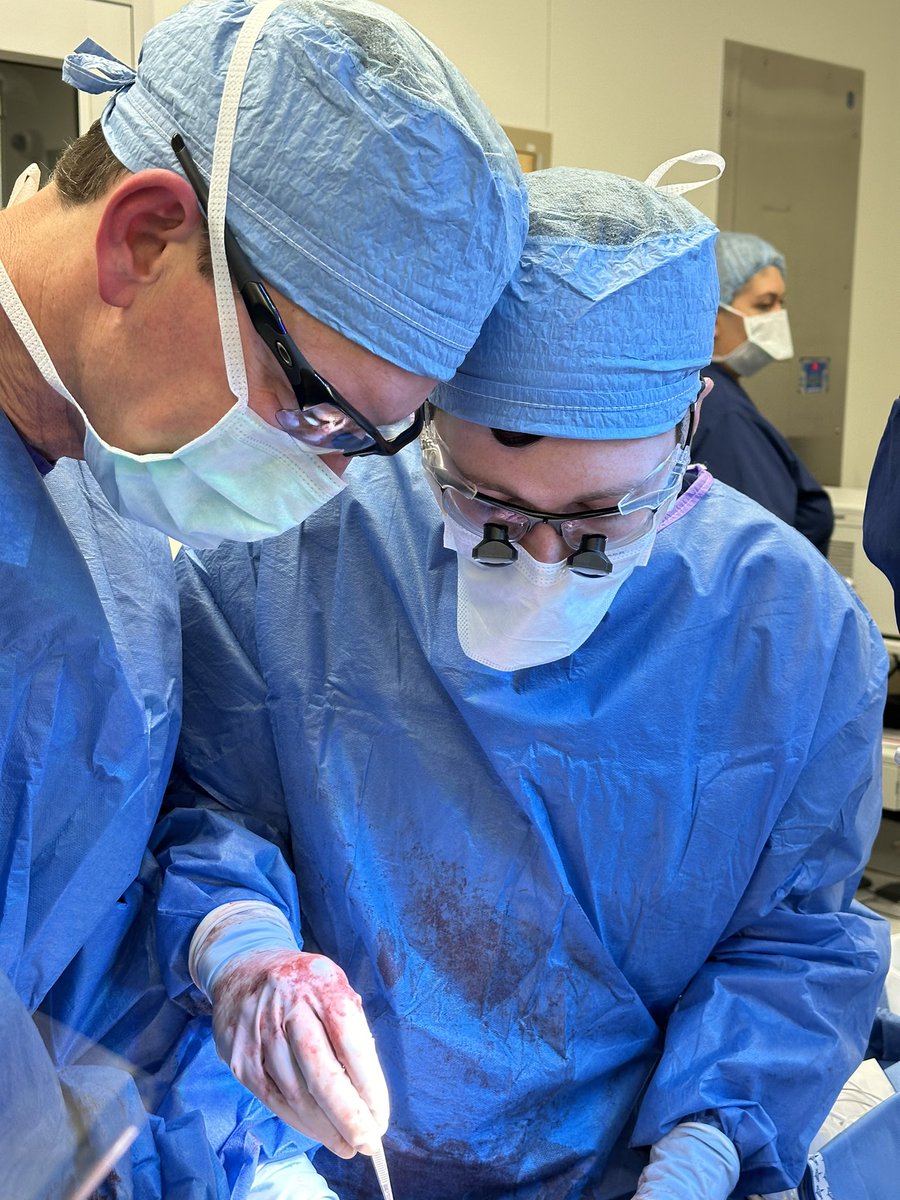 Great day of diverse recon cases at @UTSWUrology starting with a complex IPP with incision & grafting using @clavelluro ‘s SAPOC technique and ending with a some challenging GU skin grafting and tissue transfer techniques with @SJHudak. Always more to learn! @ethan_matz