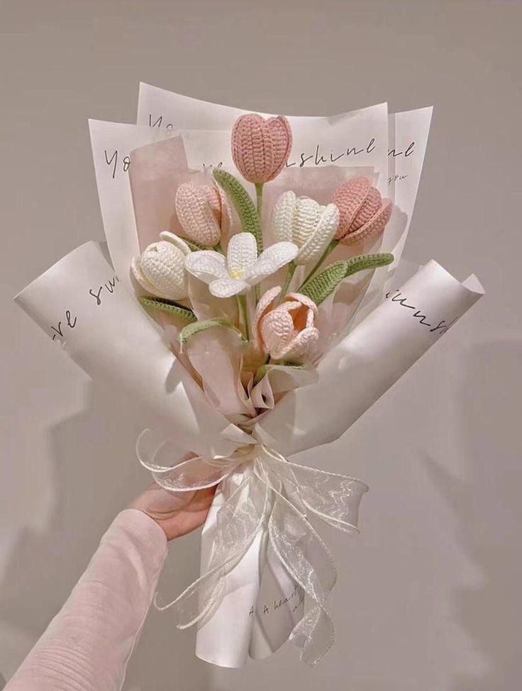 Ounissa_07's tweet photo. EN VRAI est ce que ça vous intéresserait si je vendais ce genre de bouquet les amies ? 
Je suis à 🤏🏼 de me lancer alors motivé moi https://t.co/ImnEI87Br3