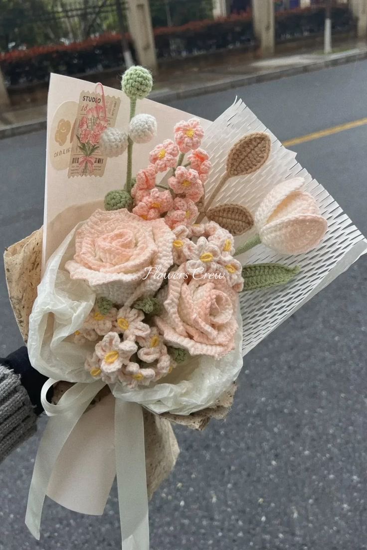 Ounissa_07's tweet photo. EN VRAI est ce que ça vous intéresserait si je vendais ce genre de bouquet les amies ? 
Je suis à 🤏🏼 de me lancer alors motivé moi https://t.co/ImnEI87Br3