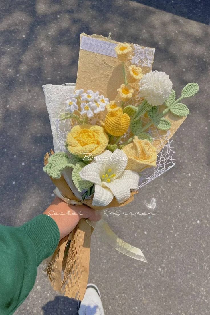 Ounissa_07's tweet photo. EN VRAI est ce que ça vous intéresserait si je vendais ce genre de bouquet les amies ? 
Je suis à 🤏🏼 de me lancer alors motivé moi https://t.co/ImnEI87Br3