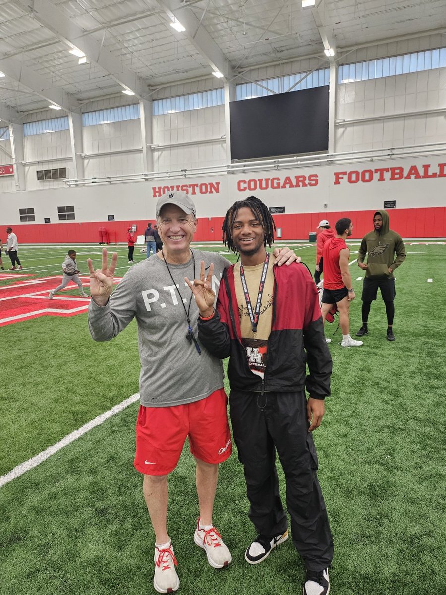 Had a great time today @UHCougarFB big thanks to @CoachWEFritz and @CoachSherms for showing a great practice 💯 also thanks @EmilyMuse_ for the hospitality💯🏈 #GoCougs @CoachGBryant