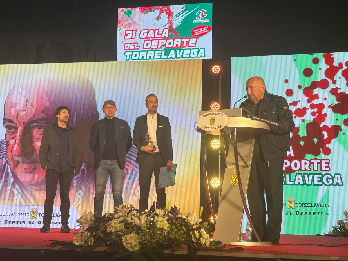 fcciclismo's tweet photo. José Manuel Pérez "Cundo" premiado en la XXXIGala del Deporte de Torrelavega.
¡Enhorabuena! 👏 https://t.co/gqU5C045q9